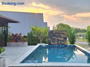 บ้านน้ำผึ้งโฮมสเตย์ Pool & Garden - Image 5