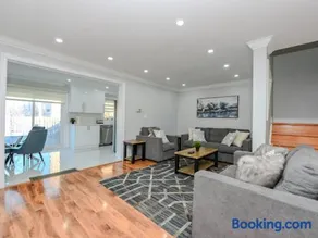 Elegant Home in Mississauga - Image 1