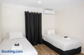 Petrie Mill Motel - Image 3