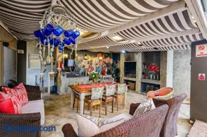 Rose Acres Guest House - Image 1