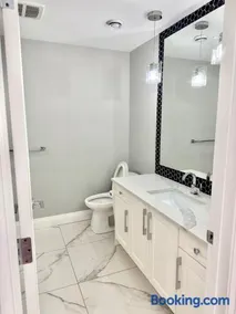 Luxury Chestermere Retreat - Image 5