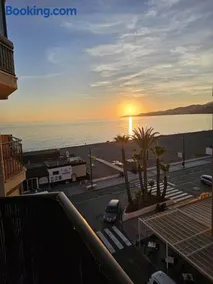 APARTAMENTO EN PRIMERA LÍNEA DE PLAYA - Image 1