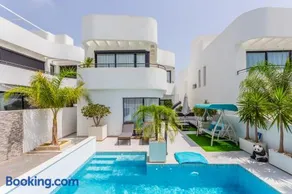STYLISH VILLA 2018,POOL,3B.R.WIFI,NETFLIX - Image 1