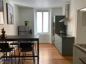 Appartement avec place de parking et box vélos - Image 1