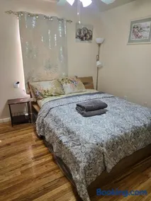 Honey queen room 5 - Image 1