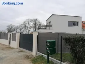Appartement confortable à Arnage - 80 m² - Terrasse et jardin - Image 1