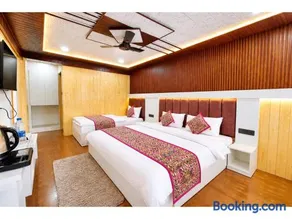 Sangeeta Prime Stay Nainital - Comfortable Rooms , Restaurant & Convenient Parking - Image 4