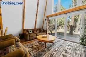Sherwood Pines - Getaway to the mountains! Comfortable Gambrel style with a Pool Table! - Image 5