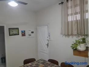 Apto Gonzaga a 20m da praia -Ar Split & Pet Friendly - Image 4