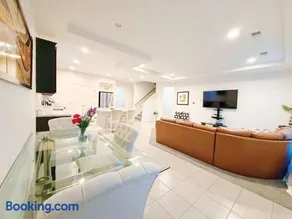 Den Haven Entire Home Near DIA With Three Bedrooms And Private En Suite Baths - Image 1