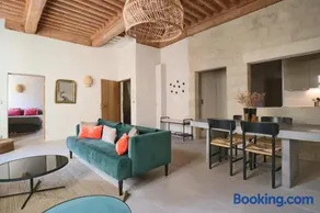 Appartement de Caractère avec Cachet Unique à Uzès - Image 2