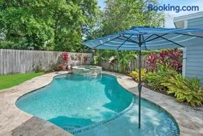 Charming Cottage w Pool, Walkable to Downtown - Image 1