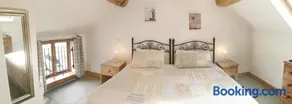 Lupin Cottage at Boningale Manor - Image 3