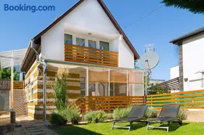 Green Stone Apartments - Image 1