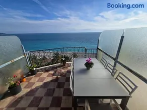 Apartament with sea view - Image 2