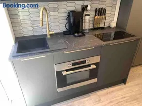Lux Private Entrance 1 bed Studio - Free Parking - ideal for COOP Live, MCR City Centre, Salford Royal Hospital & Buile Hill Mansion wedding venue - Image 5