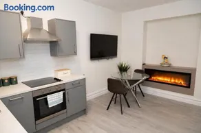 Unit 1 Island View Apartments - Town Centre Walk To Everything - Image 1