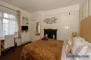 Robertsbrook Guest House - Image 4