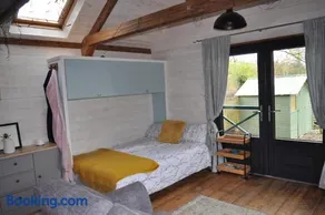 Cedar Lodge-Cabin in the Glen - Image 4