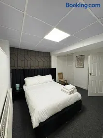 Hotels 24-7 - The Old Knoll Guesthouse - Image 2