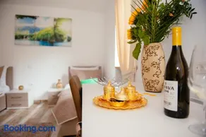Sunny Rooms - Image 2