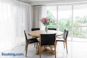 Sunshine Retreat offers Ocean Views and style - Image 3
