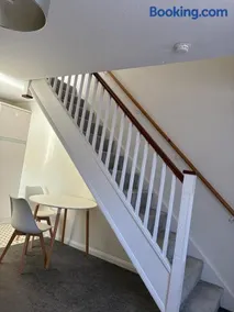 1 Bedroom House with Parking, Bus Links and Garden - Image 2