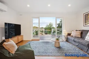 Valley Park High Country Retreat - Farm Stay Feel, Tiny Home Vibes - Image 2