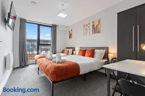 Tropical Suite - 2 Bed 2 Bath City Centre Netflix Games - Exclusive Weekly and Monthly DEALS - Raozee Homes - Image 5