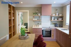 Townhouse Stay - St George's Terrace - Image 3