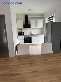 Ganze Wohnung mit großem Parkplatz-Nähe A3 - Image 2