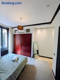 Stylish Town House with 3 bedrooms and private parking - Image 3