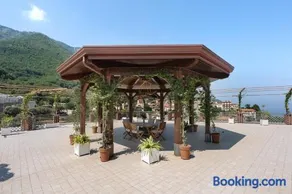 Appartamento con giardino e terrazza | Vista sul giardino - Image 4