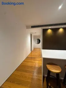Executive 2B2B Luxury Apartment Barton- 7-10 min walk to PH, M-Oval & Lake BG - Image 3