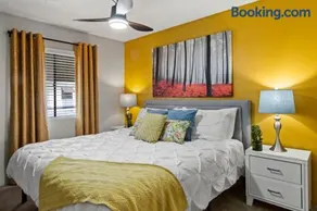 King Bed Pool & Gym Near Scottsdale Quarter - Image 1
