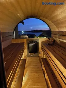 Seaside cottage with hot tub and sauna sleeps 11 - Image 5