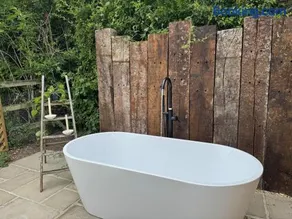 Luxury Spa Cabin with Outdoor Bath, Sauna & Fireplace - Image 3