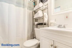 Private 1 Bed 1 Bath Orlando Oasis Shopping and Parks Nearby - Image 3