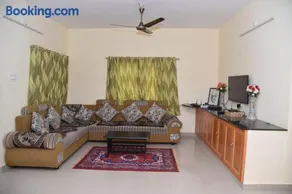 BRUNDHA HOMESTAY Villa with Garden - Image 2