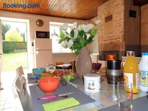 Gîte chaleureux avec animaux admis et wifi à Saint-Jean-la-Vêtre - Image 1