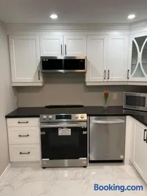 New Basement Apartment unit sleeps 4 - Image 5