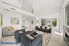 Luxurious Retreat At The Whispering Palms - Image 2