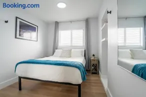 5BR HotTubPoolTableMiniGolf 7 min to Wynwood - Image 5