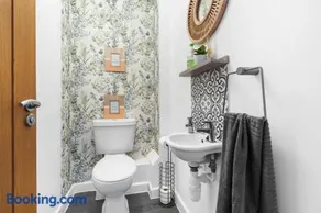 Coppercroft Cottage - Stunning Coastal Home, Walk to Beach, Sleeps 4 - Image 5