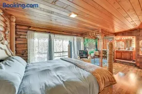 Adirondack Cabin Retreat Near Long Lake Pet Friendly Family Stay With Great WiFi - Image 2