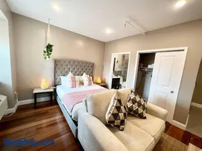 502 Luxury 1BR apartment in center city - Image 2