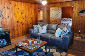 Cozy Cabin Retreat - Sleeps 8 - 1 Hr from STL - Image 4