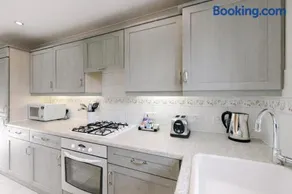 Roomspace Serviced Apartments - Cascades Court - Image 2