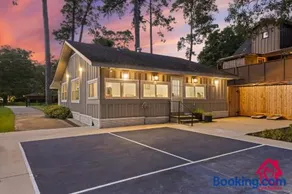 Cypress Cove Waterfront Pickleball Hot tub - Image 2