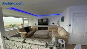 The Beach House Worthing 5 Bedrooms 3 Bathrooms Hot Tub BBQ - Image 1